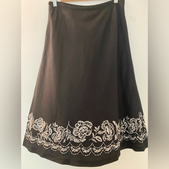 Ann Taylor Loft A-Line black skirt, size 4.  Fully lined.  Side zipper. - Picture 2 of 6